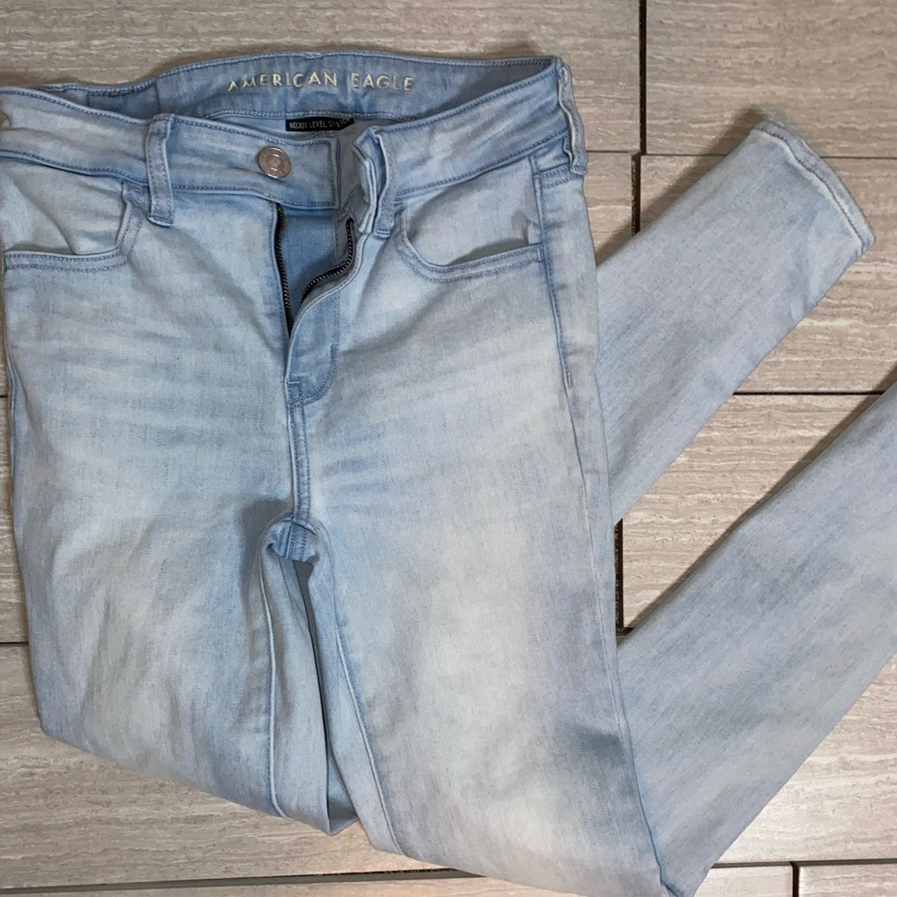 American Eagle Light Wash Skinny Jeans